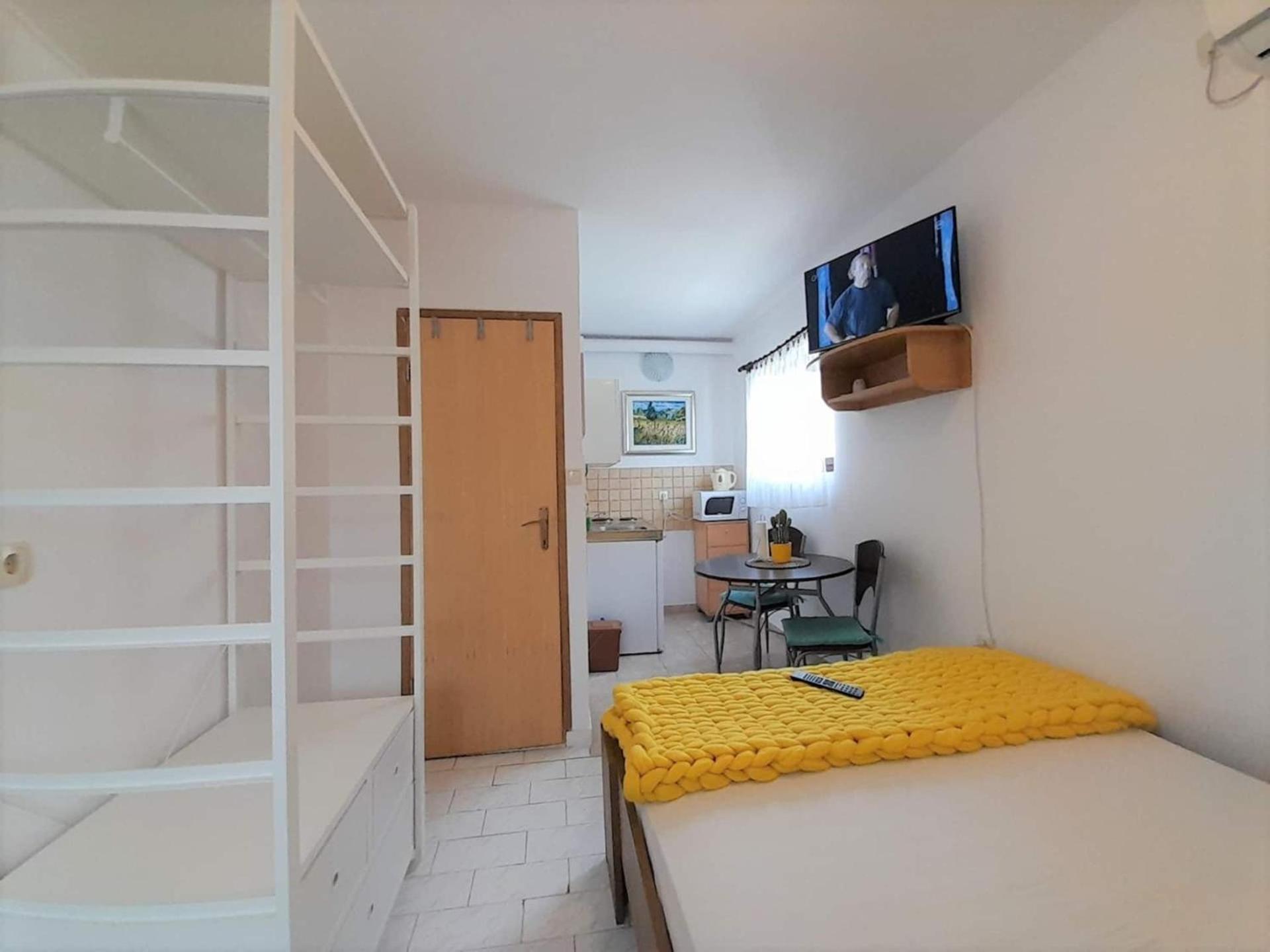 Lovely Studio Malina Close To The Beach Krk Town Exterior foto