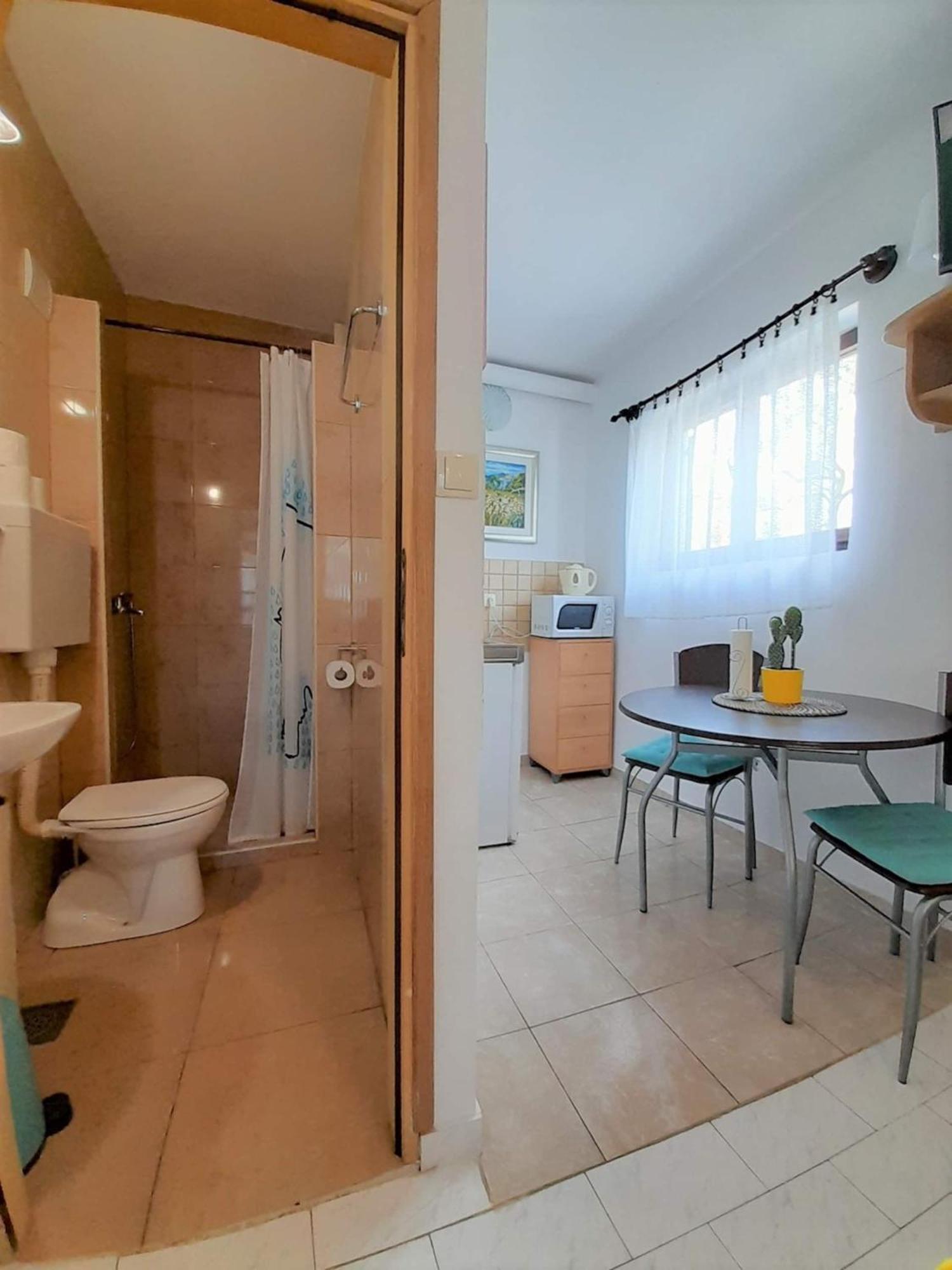 Lovely Studio Malina Close To The Beach Krk Town Exterior foto